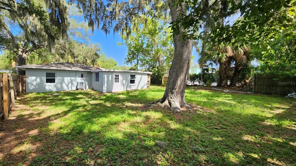 For Rent: $1,900 (3 beds, 1 baths, 1044 Square Feet)