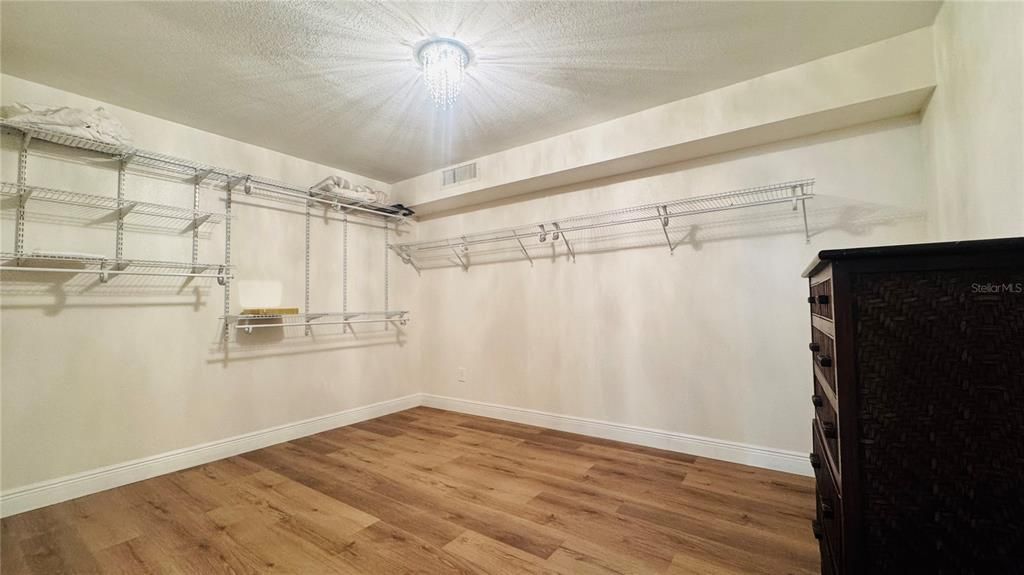For Rent: $3,500 (3 beds, 2 baths, 2137 Square Feet)