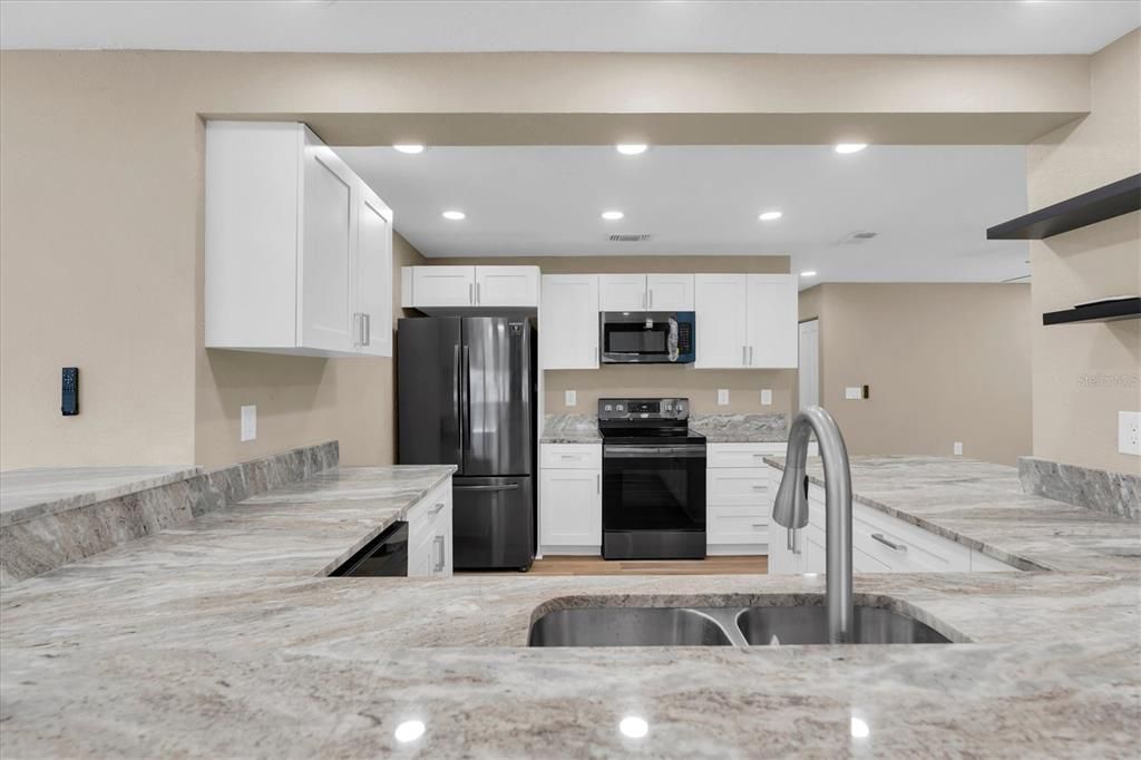На продажу: $329,000 (3 спален, 2 ванн, 1700 Квадратных фут)