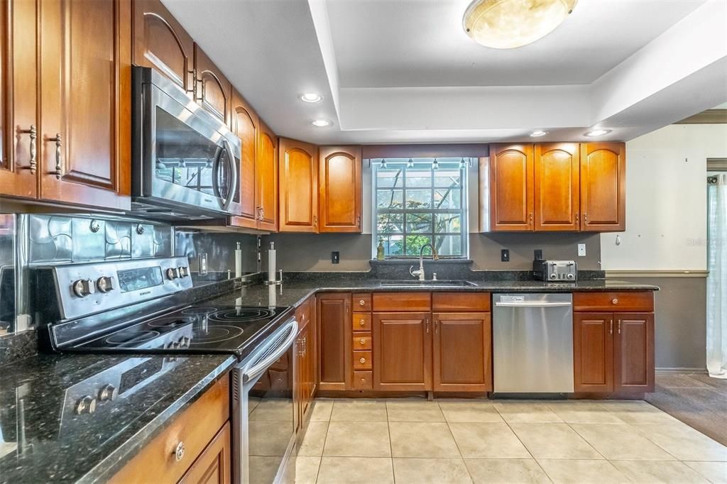 For Sale: $345,000 (3 beds, 2 baths, 1567 Square Feet)