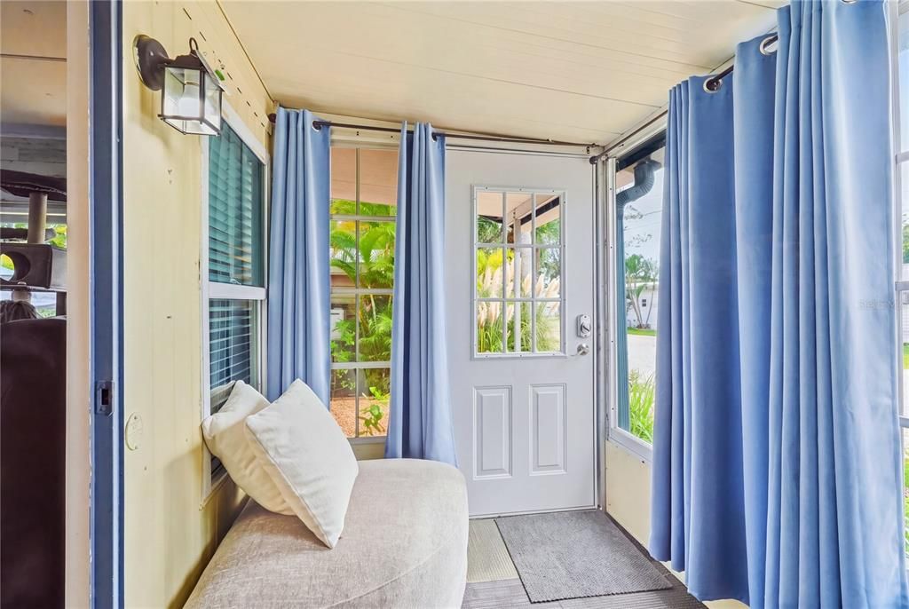 For Sale: $134,900 (1 beds, 1 baths, 606 Square Feet)