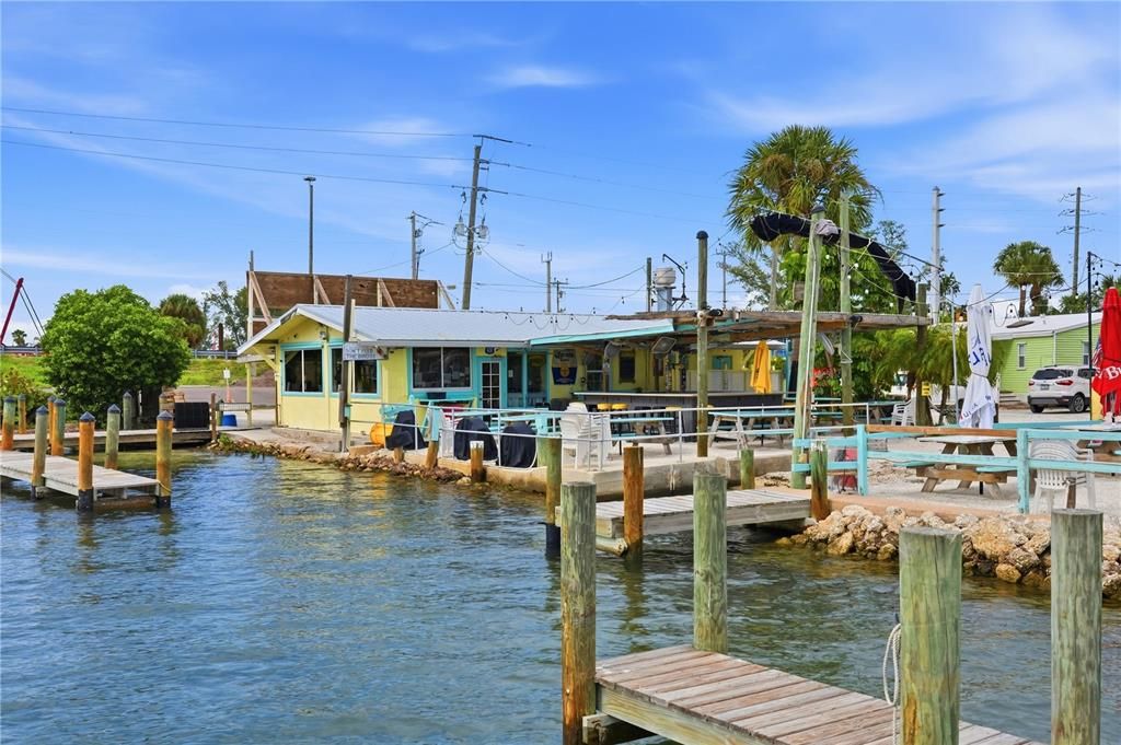For Sale: $134,900 (1 beds, 1 baths, 606 Square Feet)