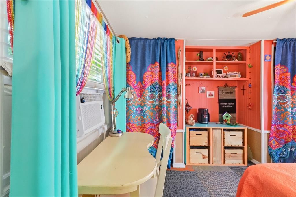 For Sale: $134,900 (1 beds, 1 baths, 606 Square Feet)