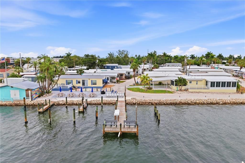 For Sale: $134,900 (1 beds, 1 baths, 606 Square Feet)