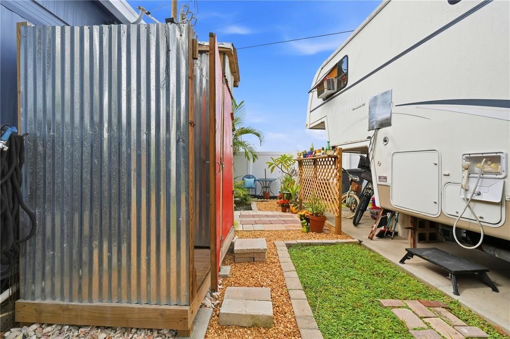 For Sale: $134,900 (1 beds, 1 baths, 606 Square Feet)