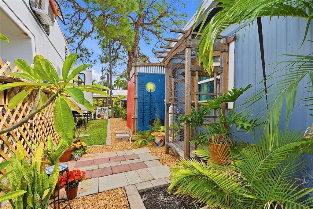 For Sale: $134,900 (1 beds, 1 baths, 606 Square Feet)