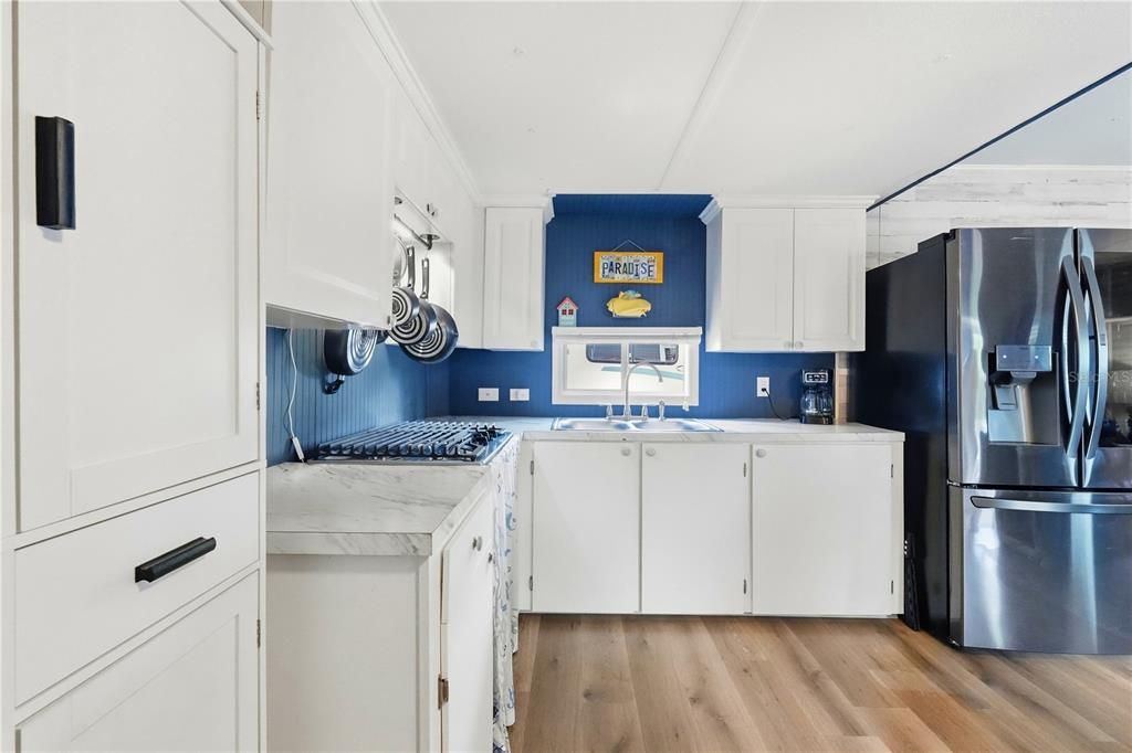 For Sale: $134,900 (1 beds, 1 baths, 606 Square Feet)