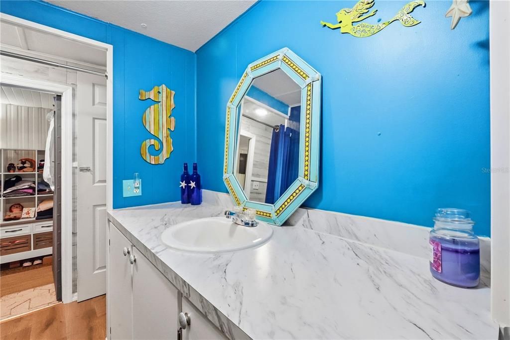 For Sale: $134,900 (1 beds, 1 baths, 606 Square Feet)