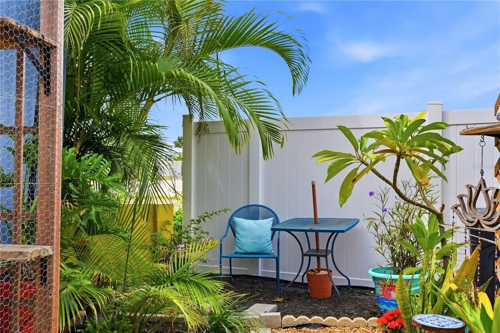 For Sale: $134,900 (1 beds, 1 baths, 606 Square Feet)