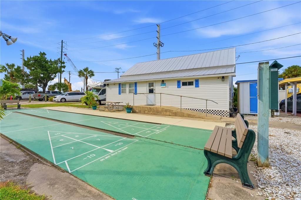 For Sale: $134,900 (1 beds, 1 baths, 606 Square Feet)