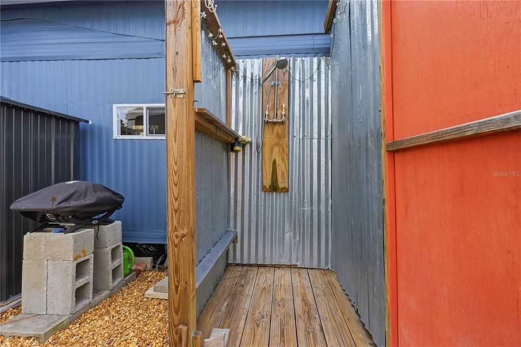 For Sale: $134,900 (1 beds, 1 baths, 606 Square Feet)