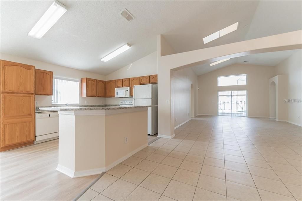 В аренду: $2,895 (5 спален, 4 ванн, 2136 Квадратных фут)