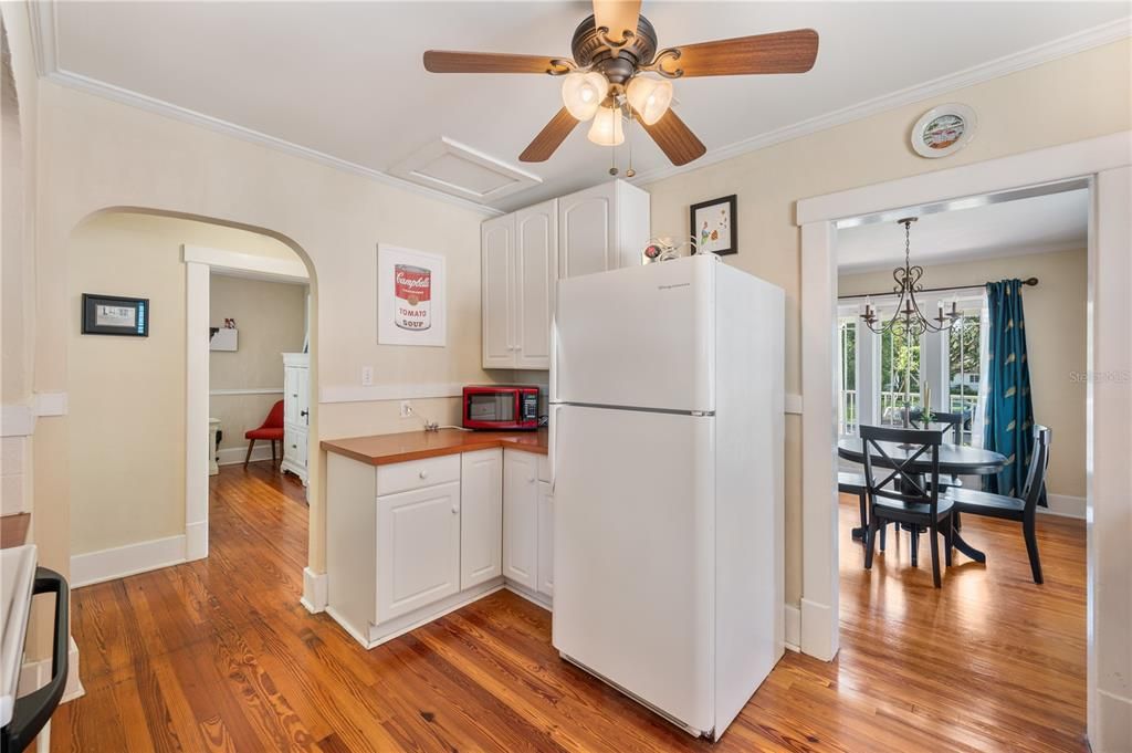 For Sale: $269,900 (2 beds, 1 baths, 1064 Square Feet)