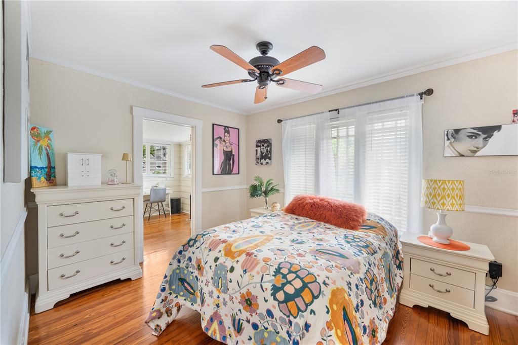 For Sale: $269,900 (2 beds, 1 baths, 1064 Square Feet)