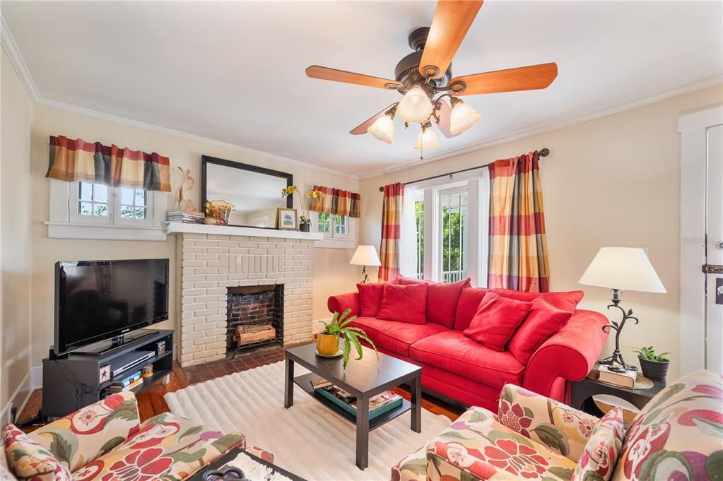 For Sale: $269,900 (2 beds, 1 baths, 1064 Square Feet)