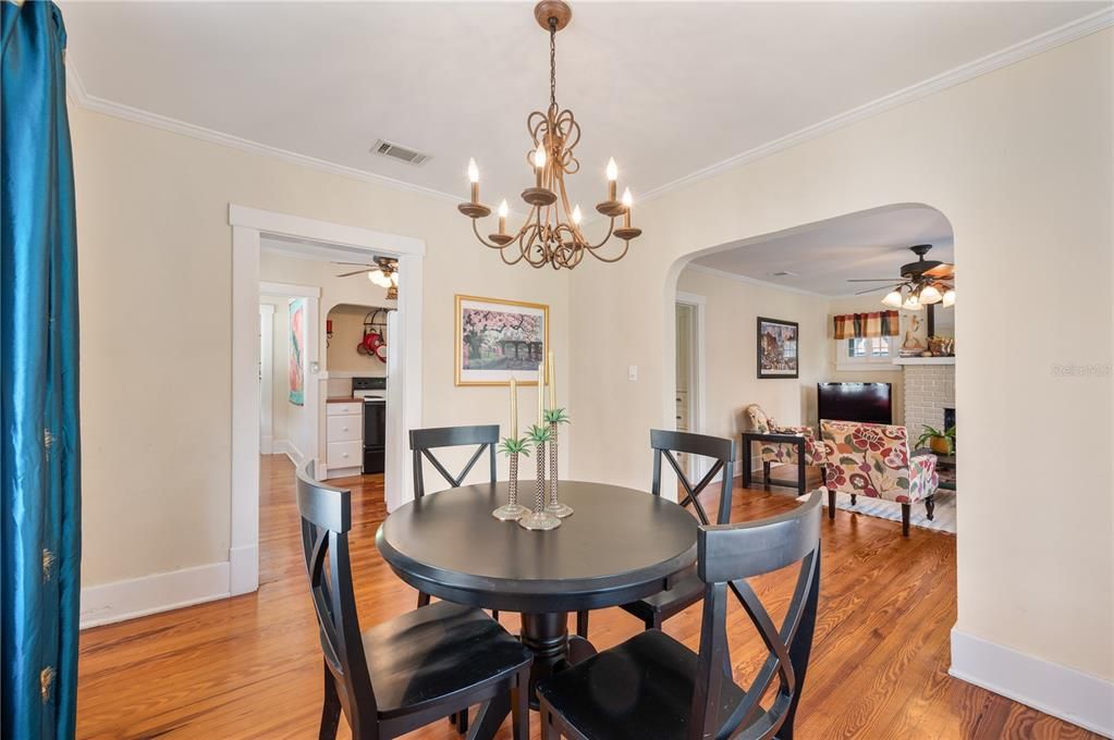 For Sale: $269,900 (2 beds, 1 baths, 1064 Square Feet)