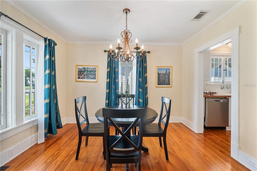 For Sale: $269,900 (2 beds, 1 baths, 1064 Square Feet)