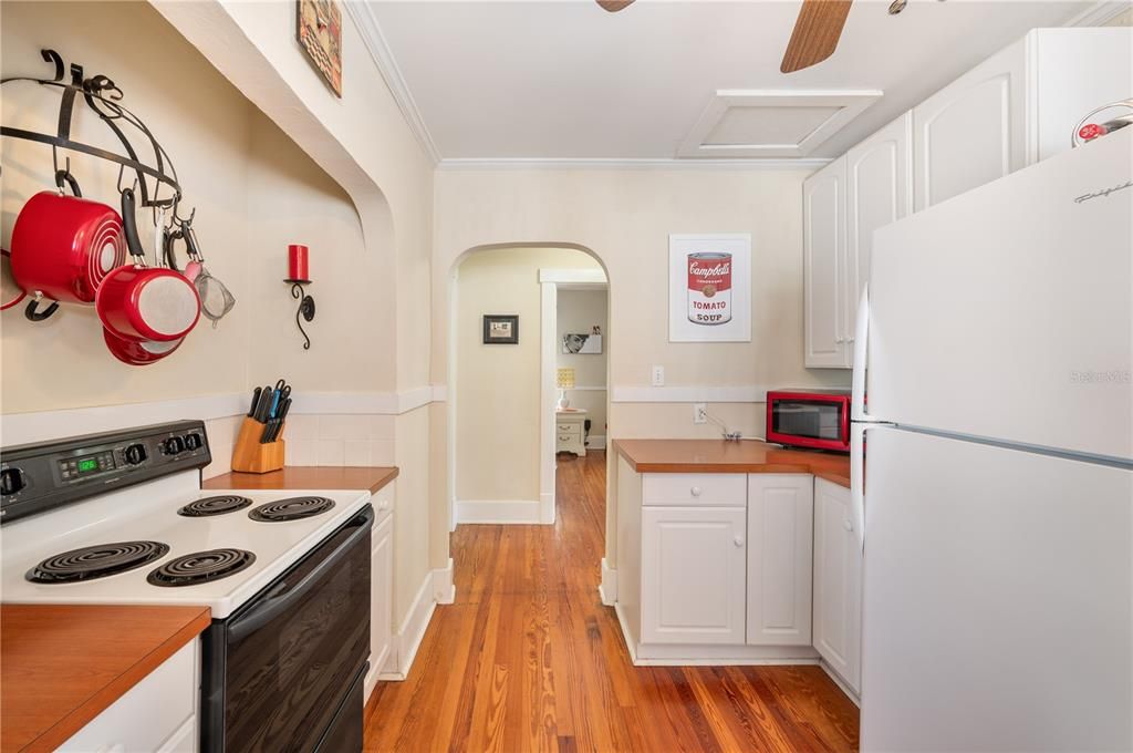 For Sale: $269,900 (2 beds, 1 baths, 1064 Square Feet)