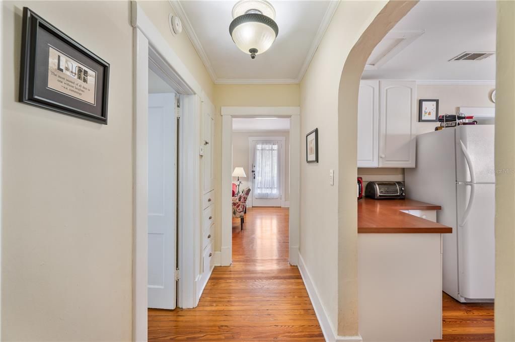 For Sale: $269,900 (2 beds, 1 baths, 1064 Square Feet)