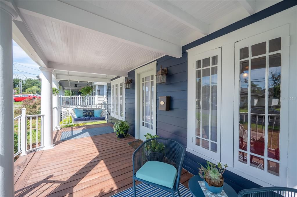 For Sale: $269,900 (2 beds, 1 baths, 1064 Square Feet)