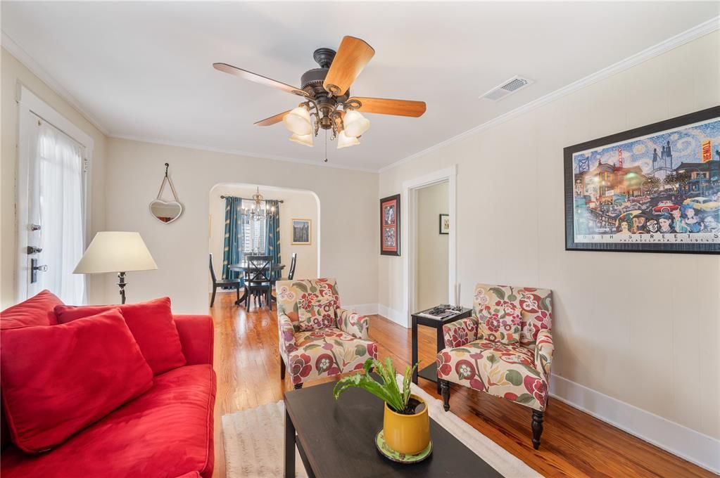 For Sale: $269,900 (2 beds, 1 baths, 1064 Square Feet)