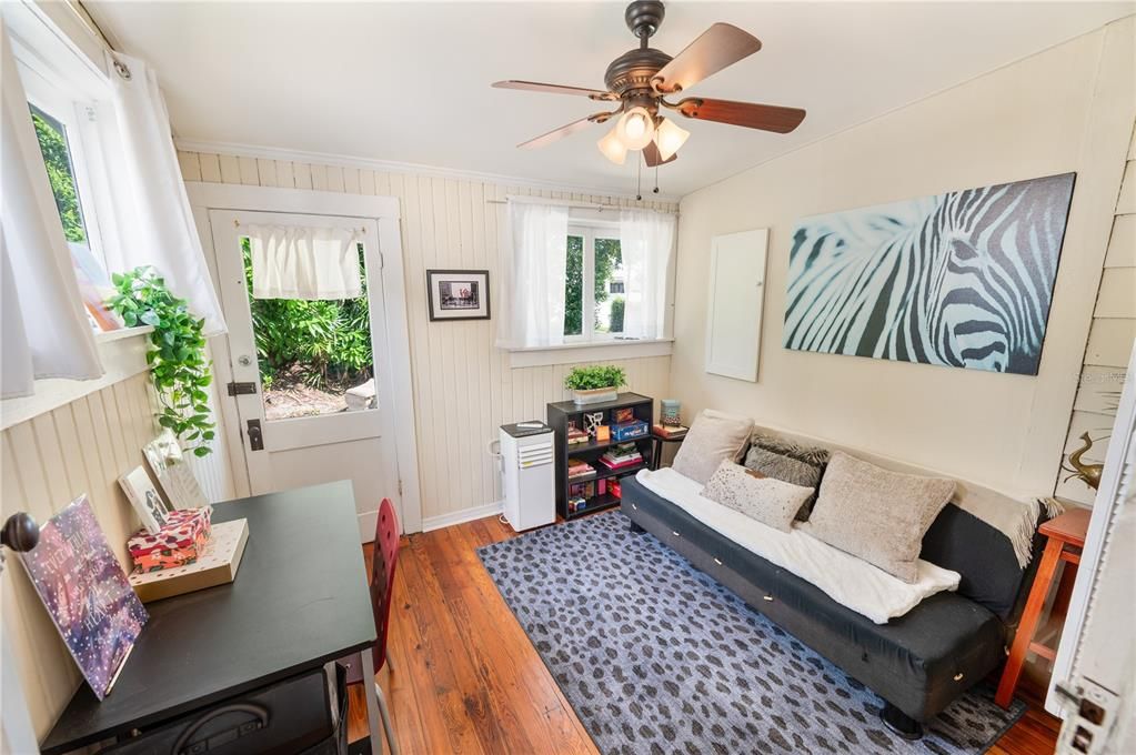 For Sale: $269,900 (2 beds, 1 baths, 1064 Square Feet)