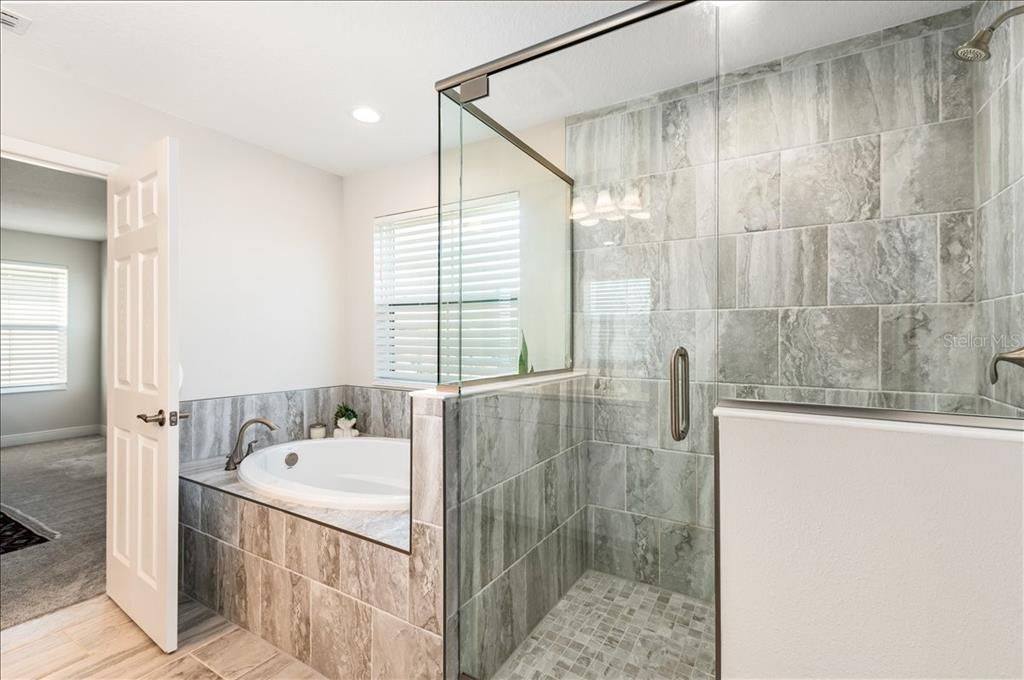 En Venta: $769,900 (5 camas, 3 baños, 3381 Pies cuadrados)