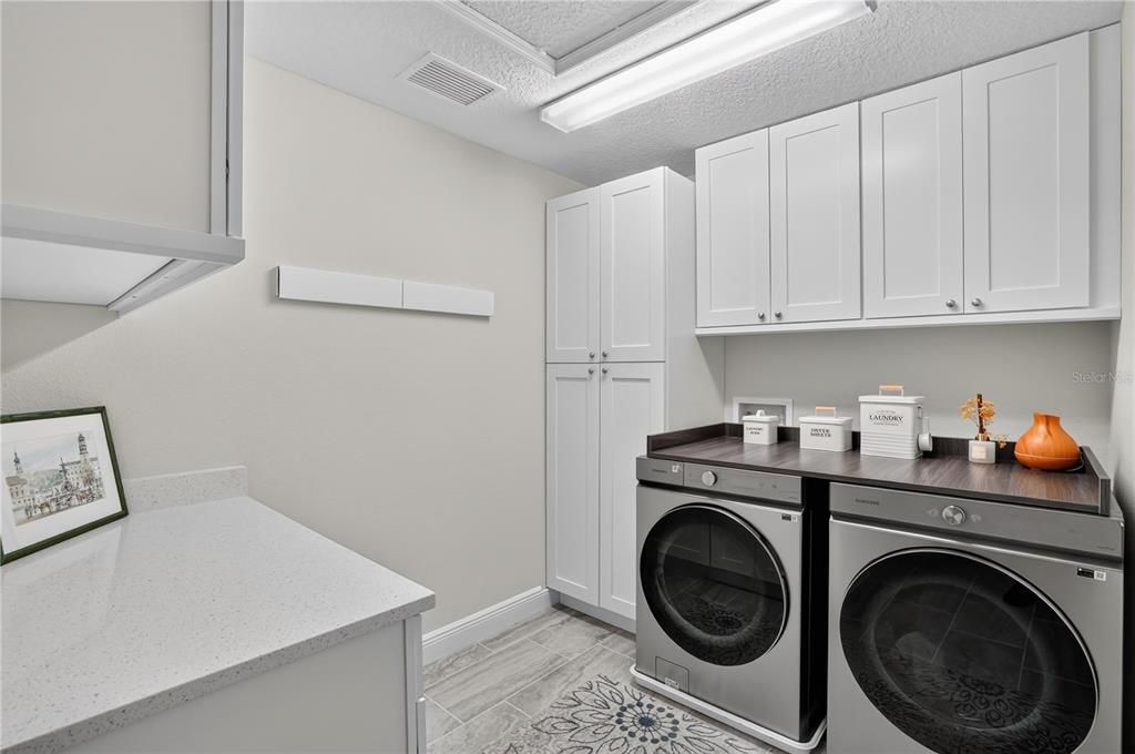 En Venta: $769,900 (5 camas, 3 baños, 3381 Pies cuadrados)