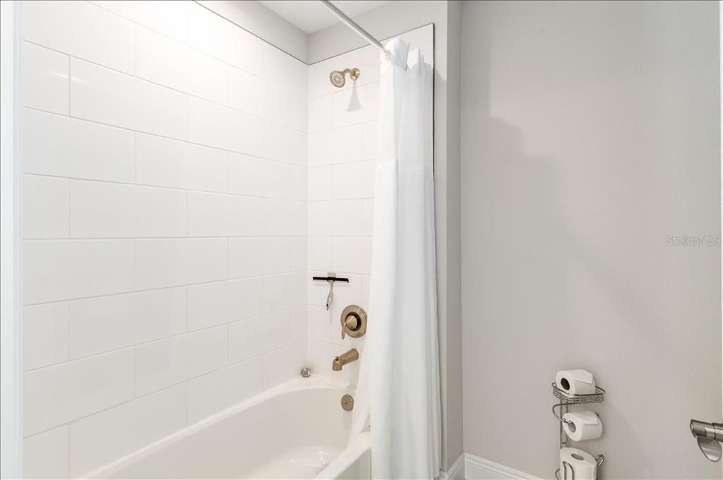 En Venta: $769,900 (5 camas, 3 baños, 3381 Pies cuadrados)