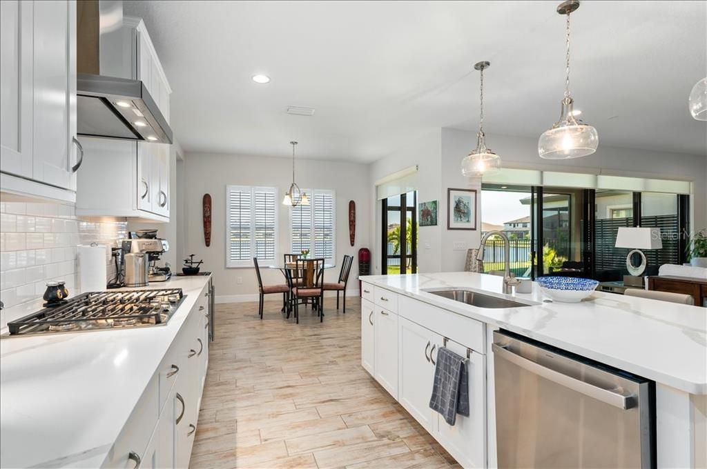 En Venta: $769,900 (5 camas, 3 baños, 3381 Pies cuadrados)