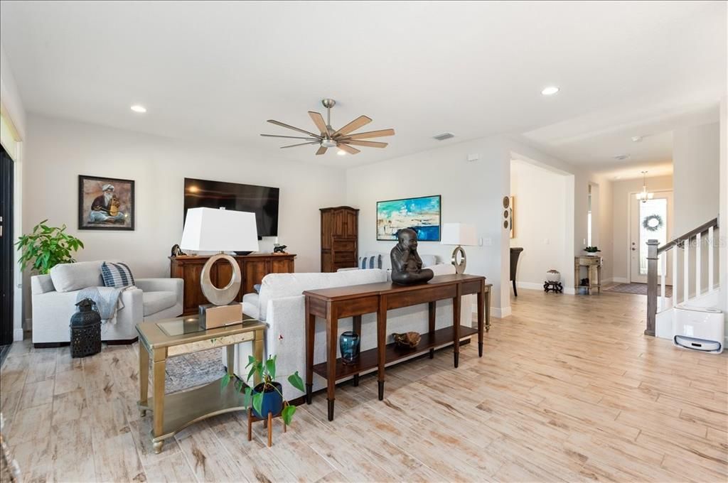 En Venta: $769,900 (5 camas, 3 baños, 3381 Pies cuadrados)