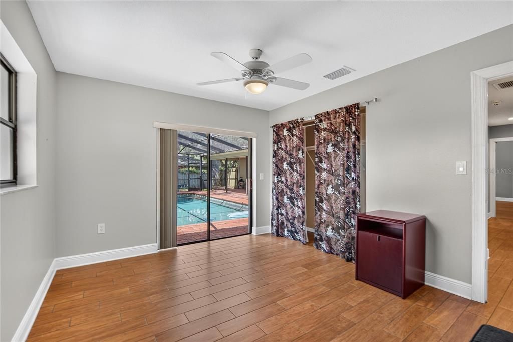 For Sale: $555,000 (4 beds, 2 baths, 2462 Square Feet)