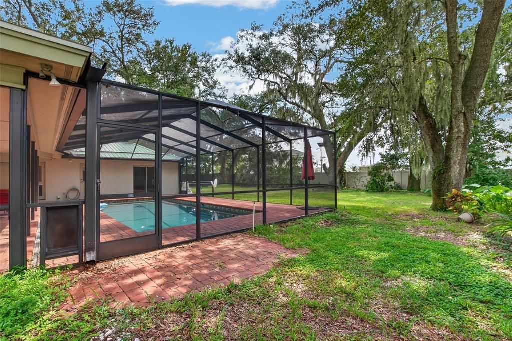 For Sale: $555,000 (4 beds, 2 baths, 2462 Square Feet)