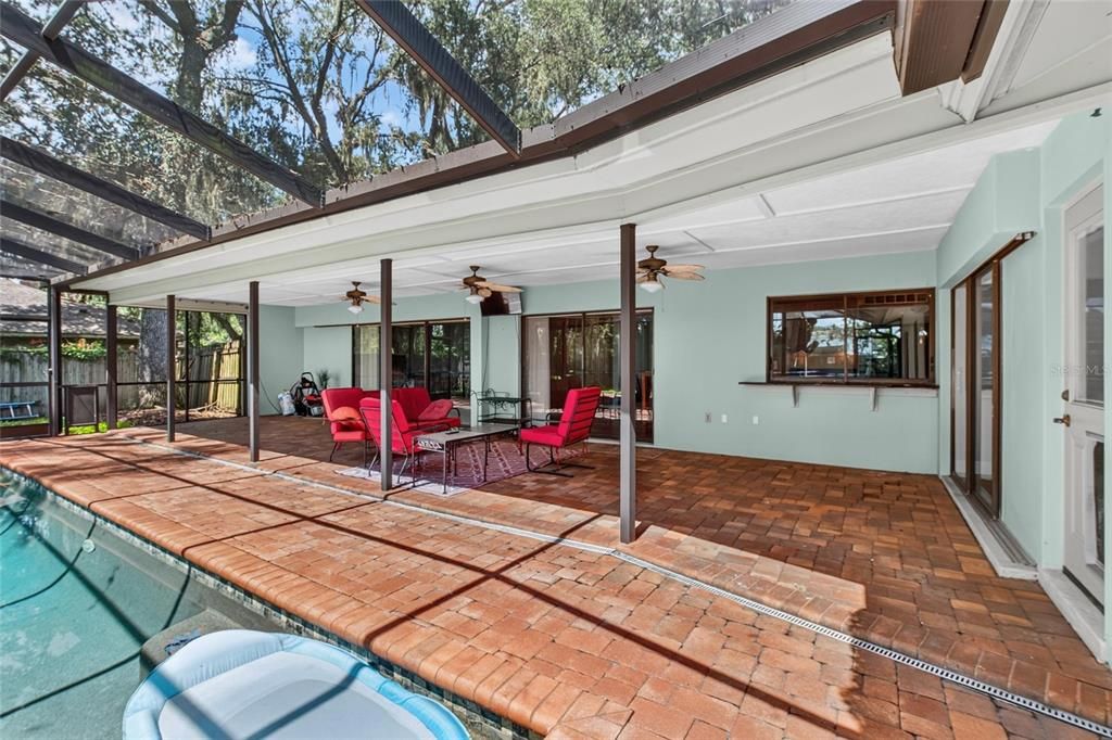For Sale: $555,000 (4 beds, 2 baths, 2462 Square Feet)