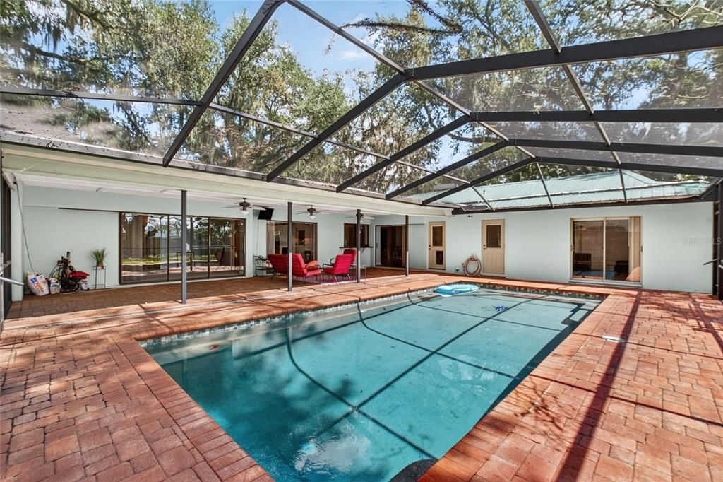 For Sale: $555,000 (4 beds, 2 baths, 2462 Square Feet)