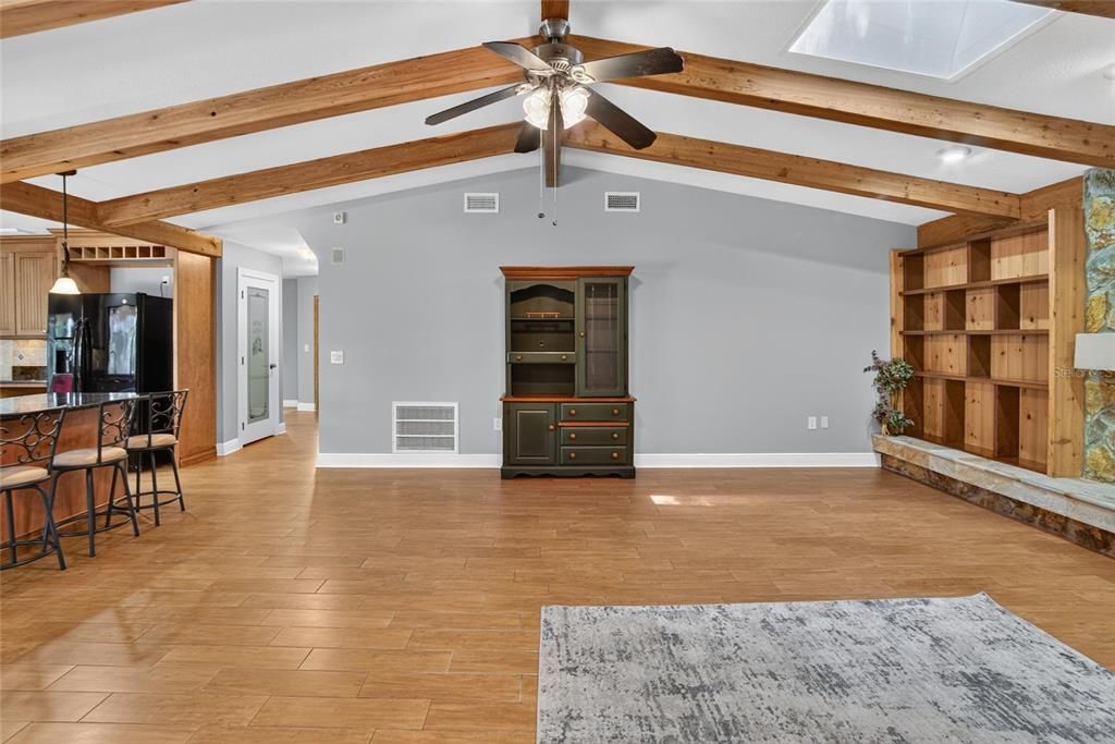 For Sale: $555,000 (4 beds, 2 baths, 2462 Square Feet)