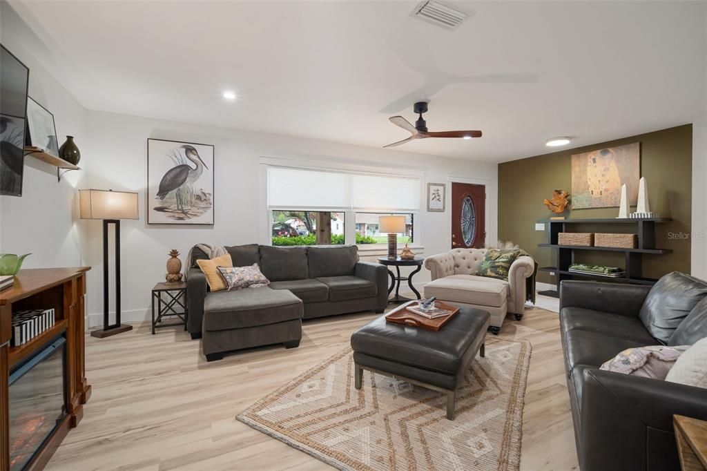 For Sale: $500,000 (4 beds, 2 baths, 1551 Square Feet)