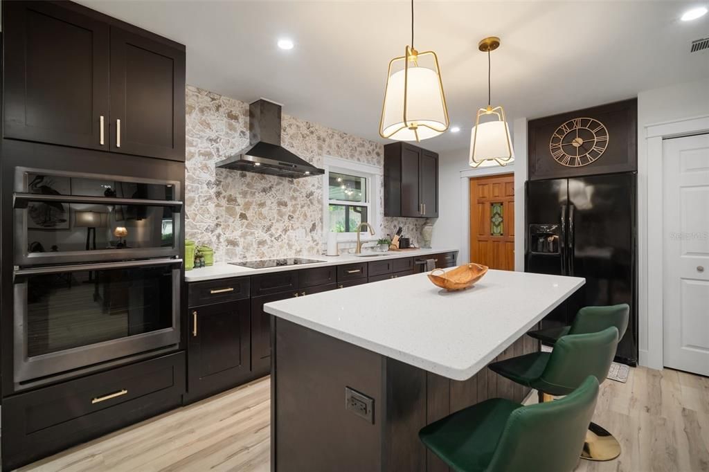 For Sale: $500,000 (4 beds, 2 baths, 1551 Square Feet)