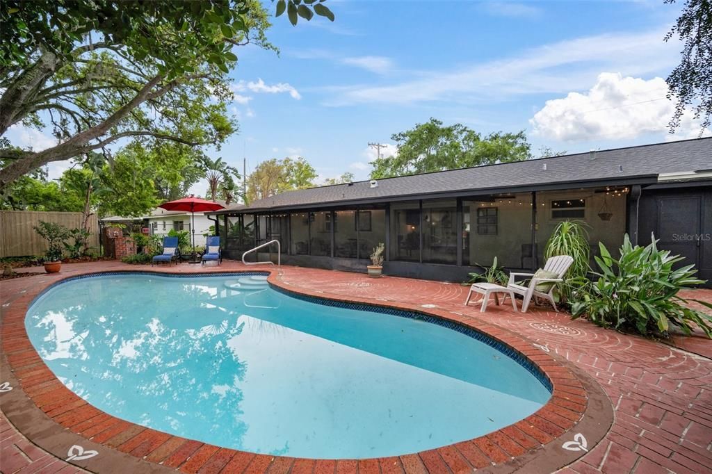 For Sale: $500,000 (4 beds, 2 baths, 1551 Square Feet)