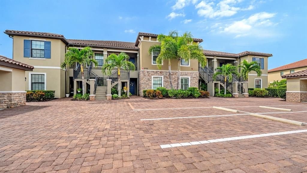 For Sale: $350,000 (2 beds, 2 baths, 1528 Square Feet)