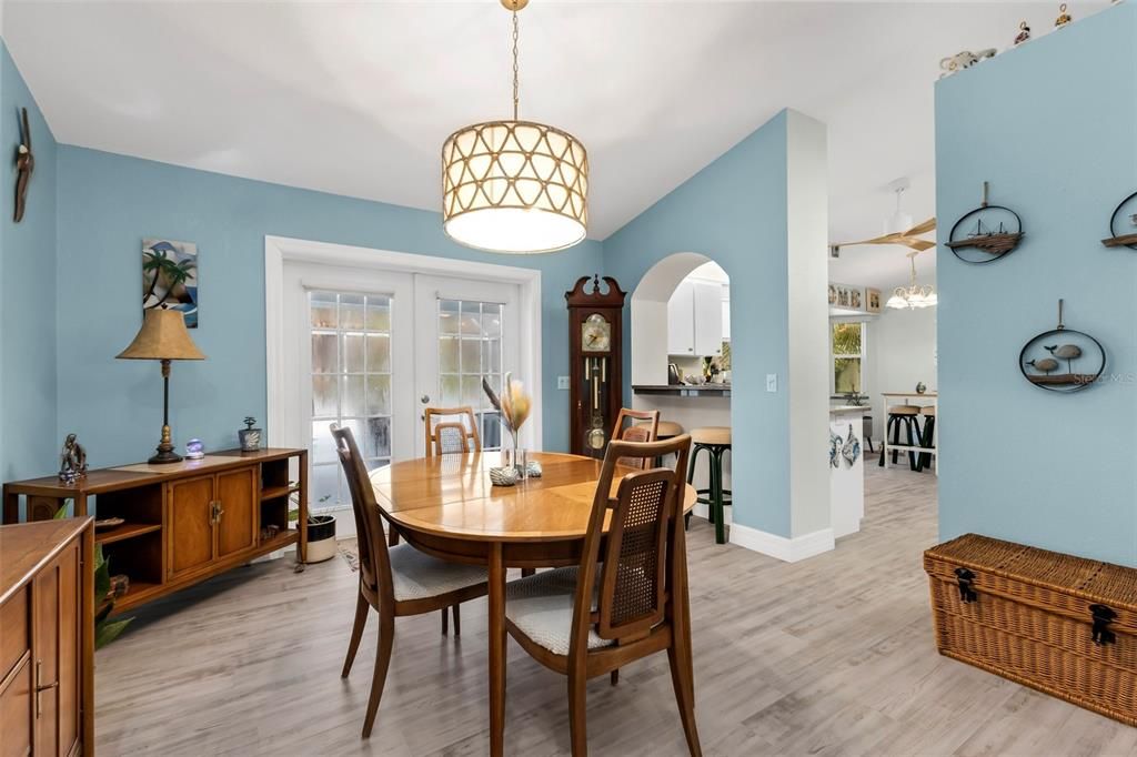 For Sale: $367,500 (3 beds, 2 baths, 1708 Square Feet)