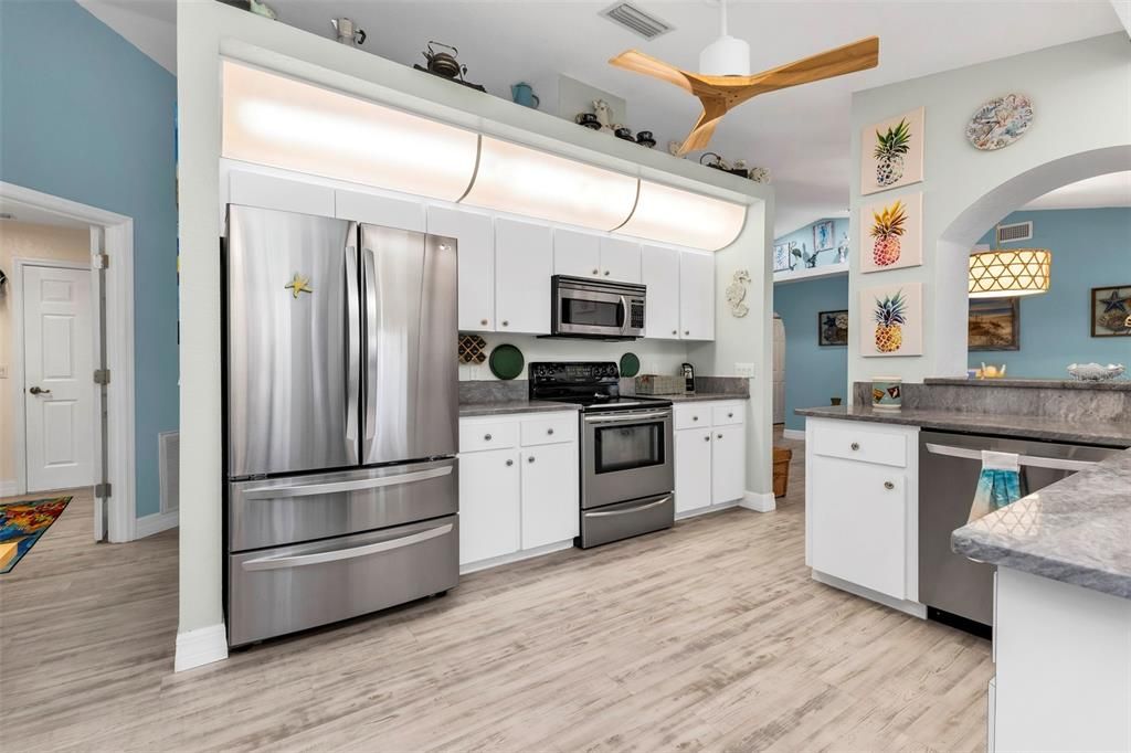 For Sale: $367,500 (3 beds, 2 baths, 1708 Square Feet)