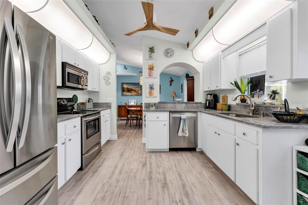 For Sale: $367,500 (3 beds, 2 baths, 1708 Square Feet)