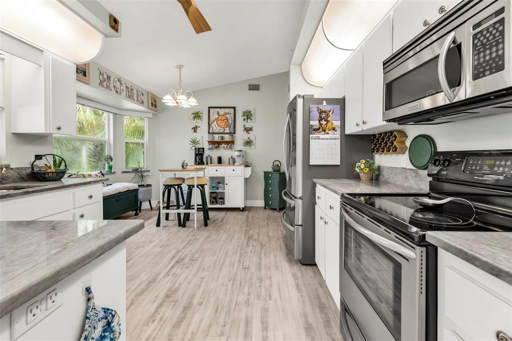 For Sale: $367,500 (3 beds, 2 baths, 1708 Square Feet)