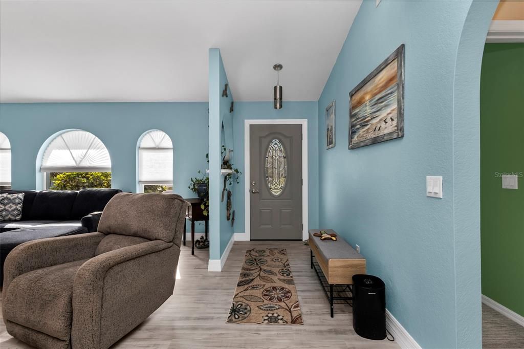 For Sale: $367,500 (3 beds, 2 baths, 1708 Square Feet)