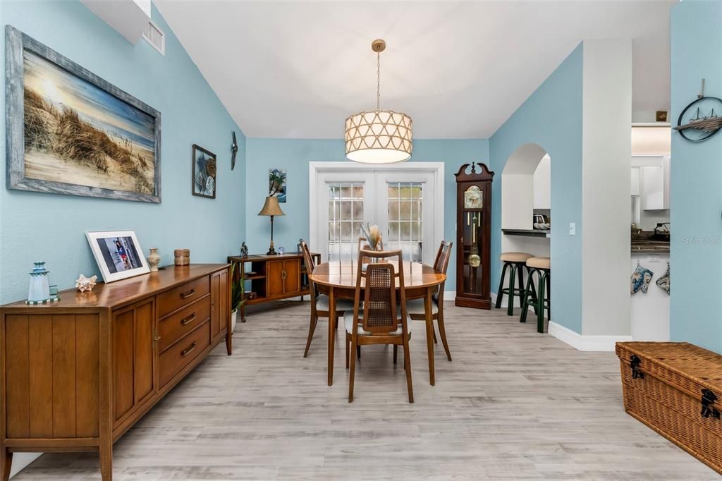 For Sale: $367,500 (3 beds, 2 baths, 1708 Square Feet)