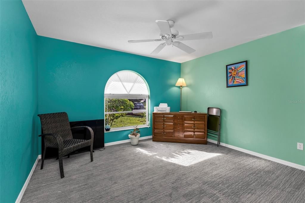 For Sale: $367,500 (3 beds, 2 baths, 1708 Square Feet)