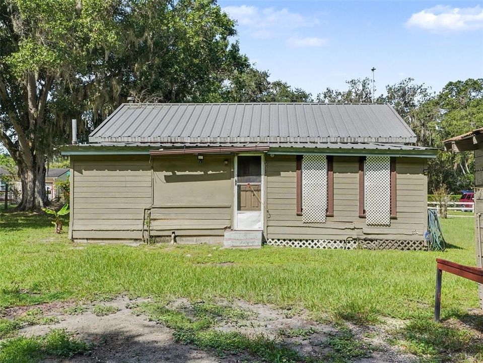 For Sale: $125,000 (3 beds, 1 baths, 900 Square Feet)