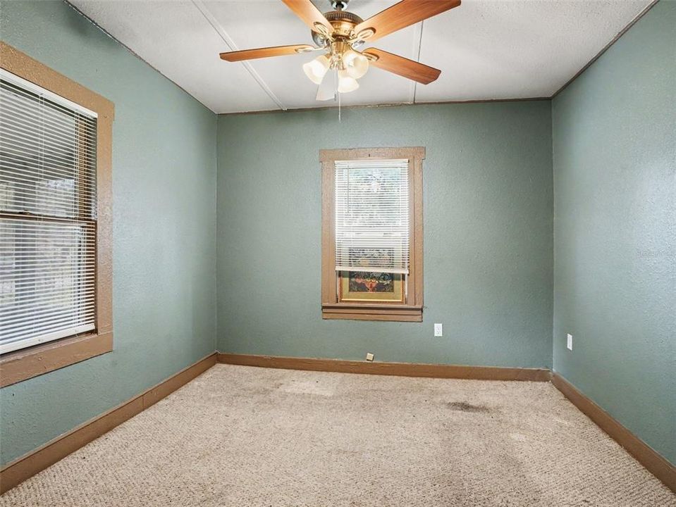 For Sale: $125,000 (3 beds, 1 baths, 900 Square Feet)