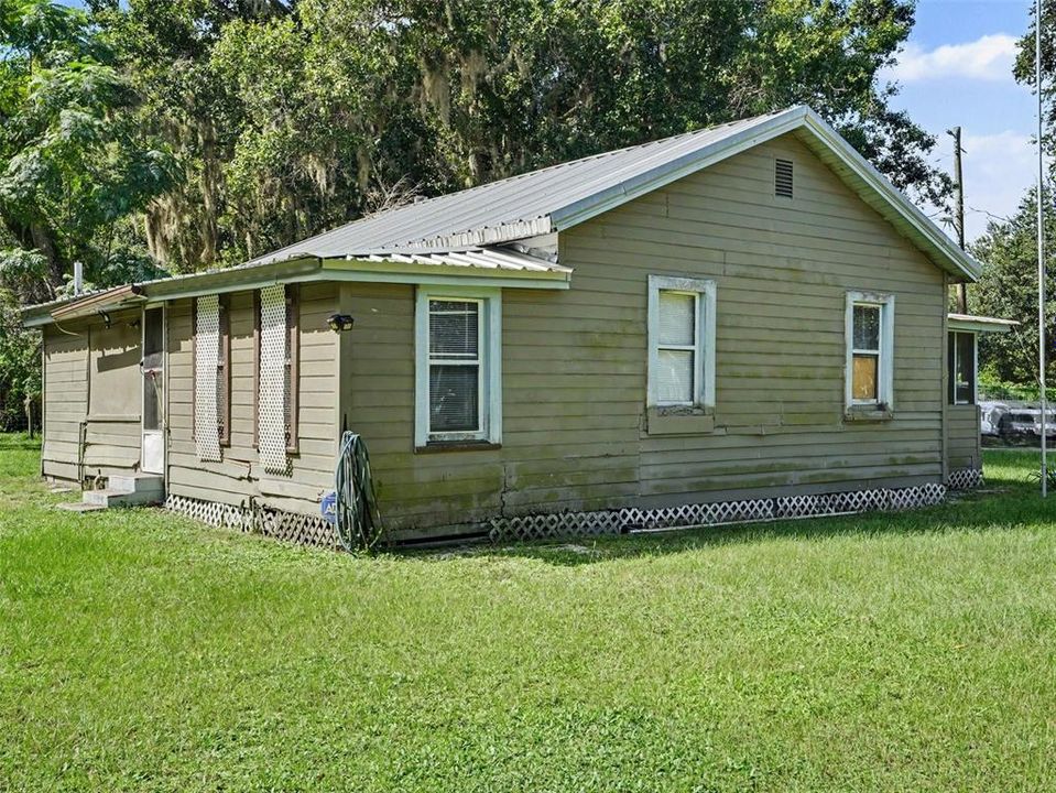 For Sale: $125,000 (3 beds, 1 baths, 900 Square Feet)